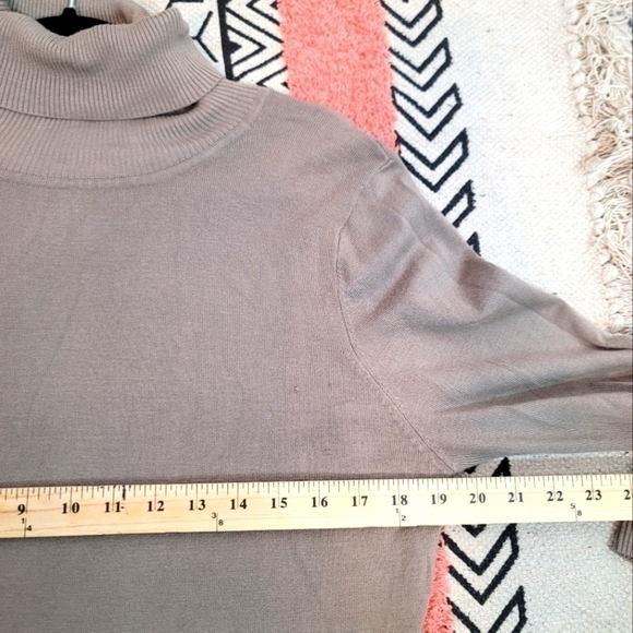 525 AMERICA TURTLENECK SWEATER W BELL SLEEVES, SZ LARGE - Picture 8 of 12